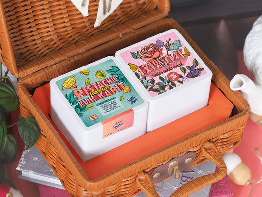 Christmas Gift Set: Pistachio Kuih Kapit + Rose Dian Hong