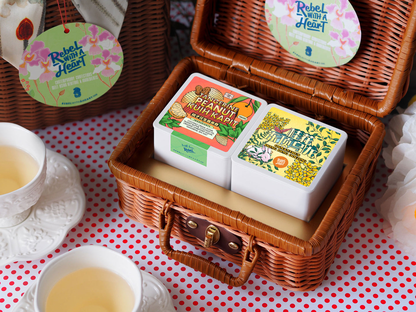 Petite Twin Set: Tangerine Peanut Kuih Kapit + Osmanthus Dong Ding Oolong