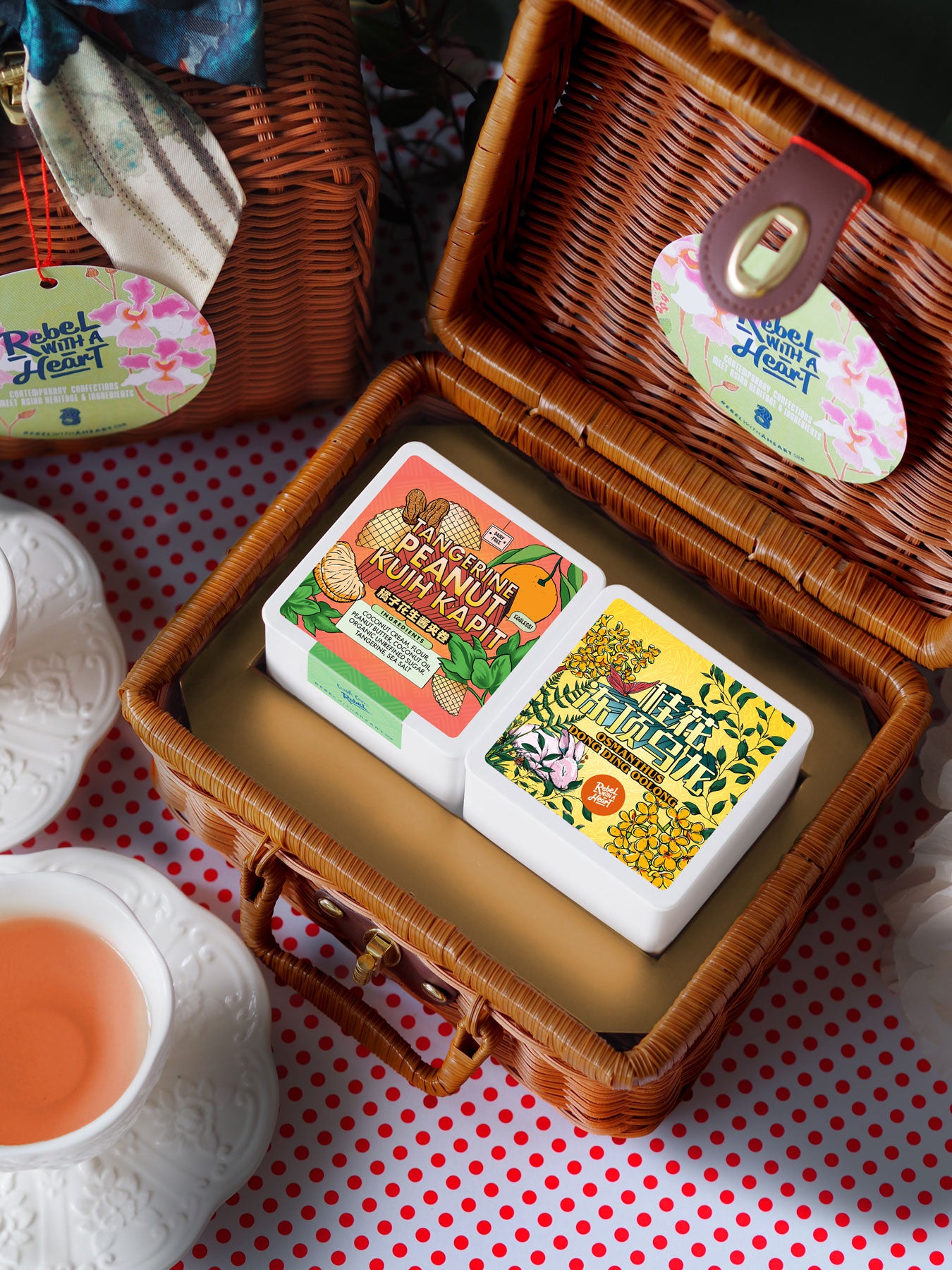 Petite Twin Set: Tangerine Peanut Kuih Kapit + Osmanthus Dong Ding Oolong