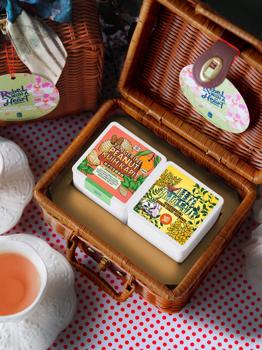 Petite Twin Set: Tangerine Peanut Kuih Kapit + Osmanthus Dong Ding Oolong