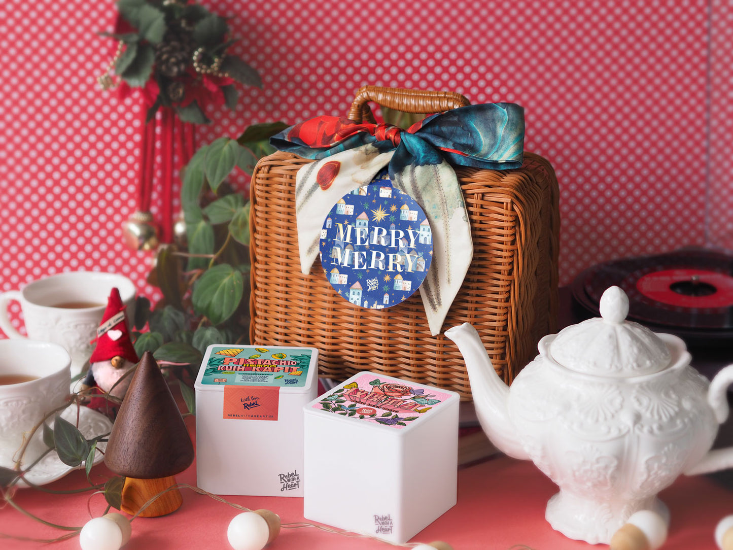 Christmas Gift Set: Pistachio Kuih Kapit + Rose Dian Hong